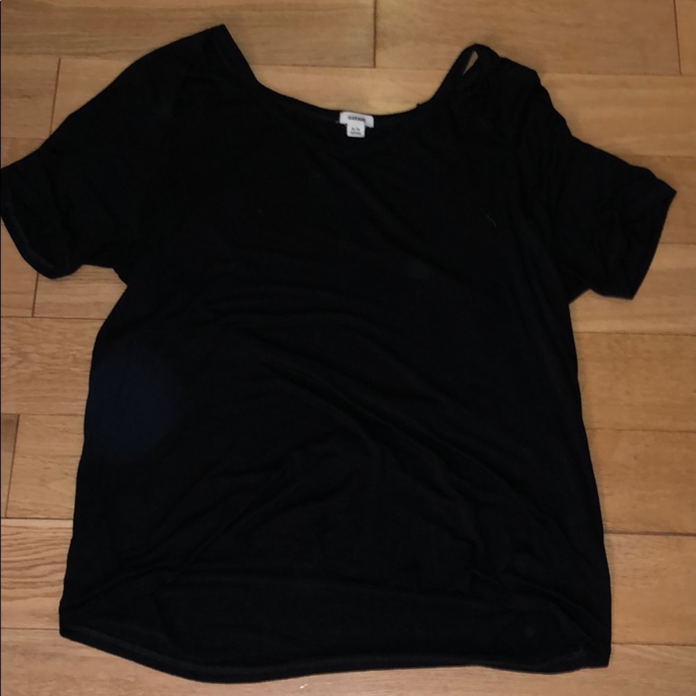 black t shirt